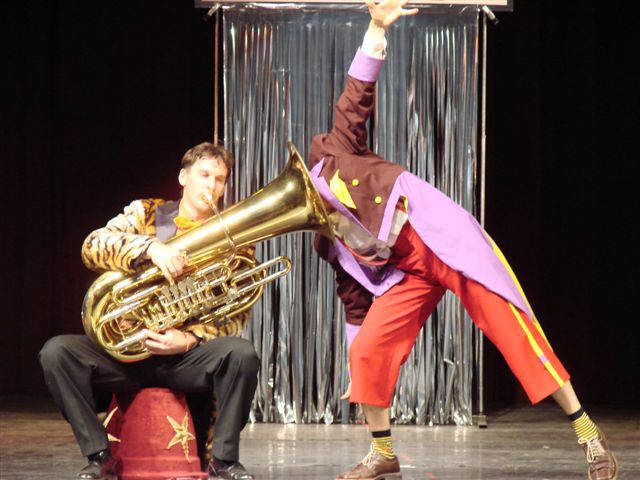 Brass Cirkusz avagy Mese a tubatigrisről és a trombitaparipákról