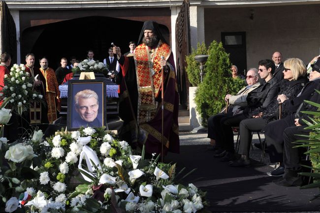 Kocsis Fülöp görög katolikus megyés püspök Sztankay István színművész búcsúztatásán a Farkasréti temetőben
