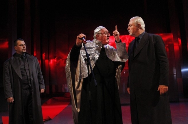 Fandl Ferenc, Bősze György és Kincses Károly William Shakespeare IV. Henrik című királydrámájának próbáján a Miskolci Nemzeti Színházban